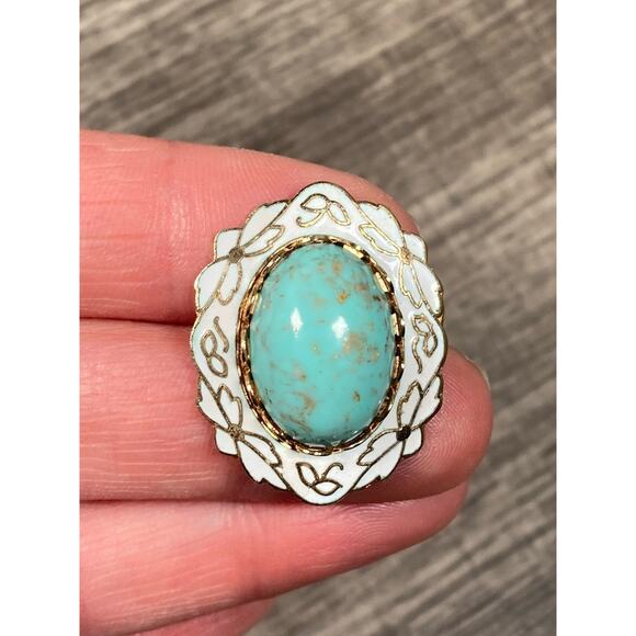 Vintage Faux Turquoise Stone Pin Brooch Gold Tone Scalloped White Enamel - Picture 1 of 9